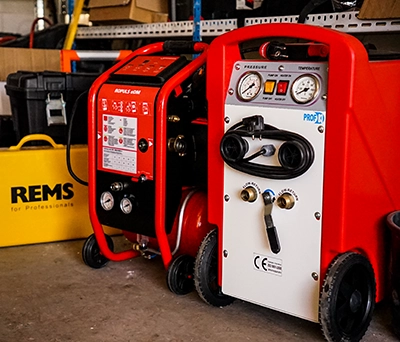 Küttesüsteemi läbipesu ja remondi seadmed